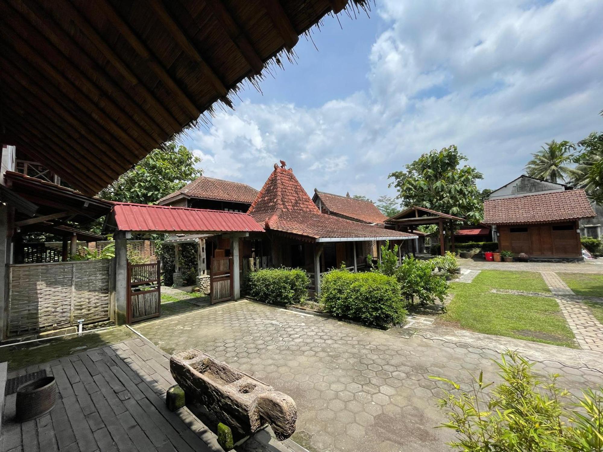 Saka Homestay Boutique & Cafe Магеланг Экстерьер фото