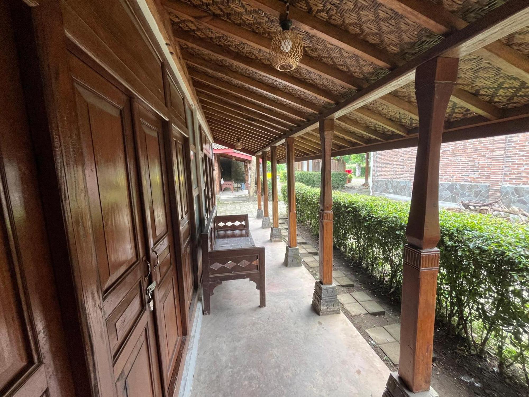 Saka Homestay Boutique & Cafe Магеланг Экстерьер фото