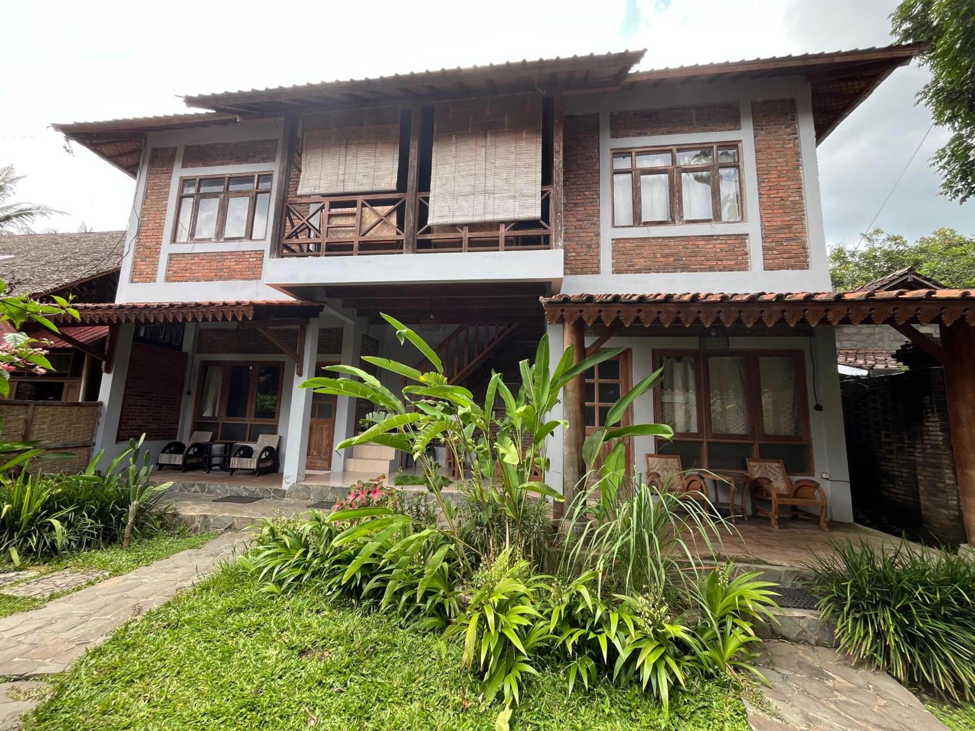Saka Homestay Boutique & Cafe Магеланг Экстерьер фото
