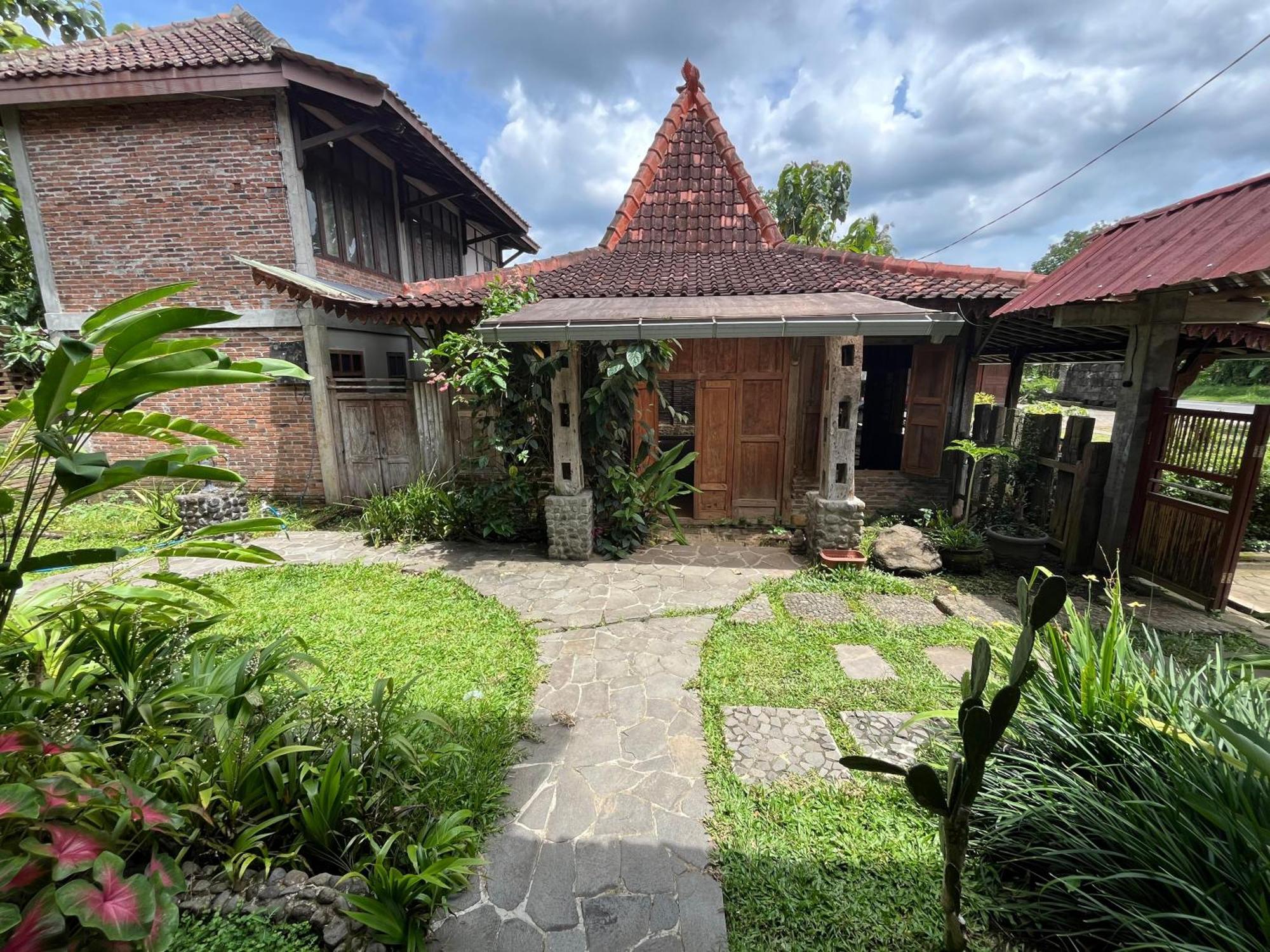 Saka Homestay Boutique & Cafe Магеланг Экстерьер фото